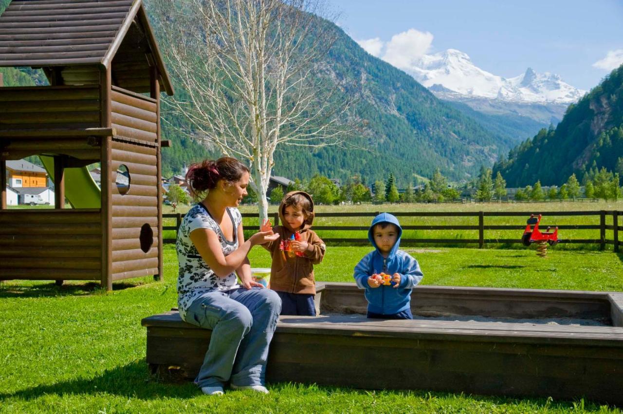 Moderne Dachwohnung Naehe Zermatt Mit Balkon Täsch Eksteriør billede