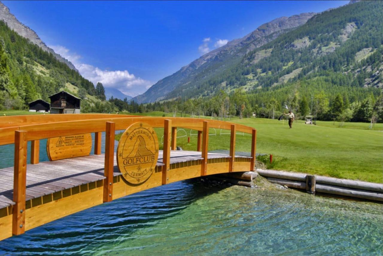 Moderne Dachwohnung Naehe Zermatt Mit Balkon Täsch Eksteriør billede
