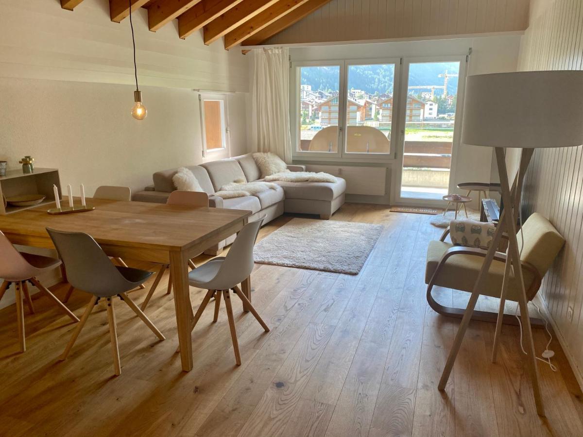 Moderne Dachwohnung Naehe Zermatt Mit Balkon Täsch Eksteriør billede